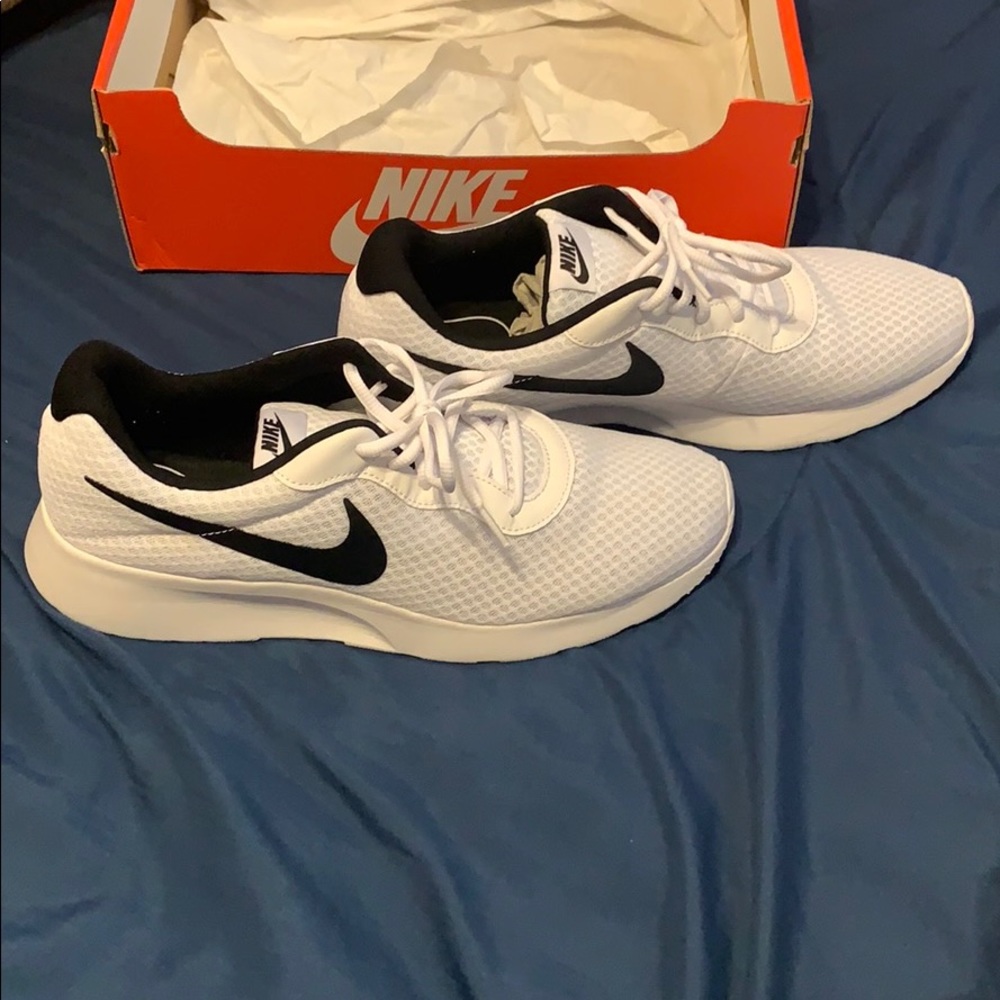 Nike Tanjun